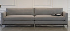 Sofa XL con patas metálicas.