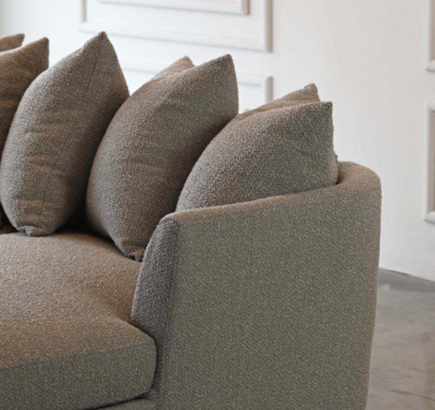 Sofa con chaise en tela bucle