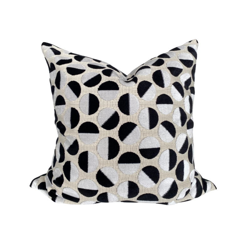 Cojín círculos negros
