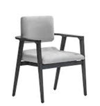Silla con brazo de madera color gris obscuro
