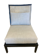 Sillón Ocasional en tela y respaldo bejuco