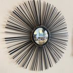 Espejo de pared con picos negros