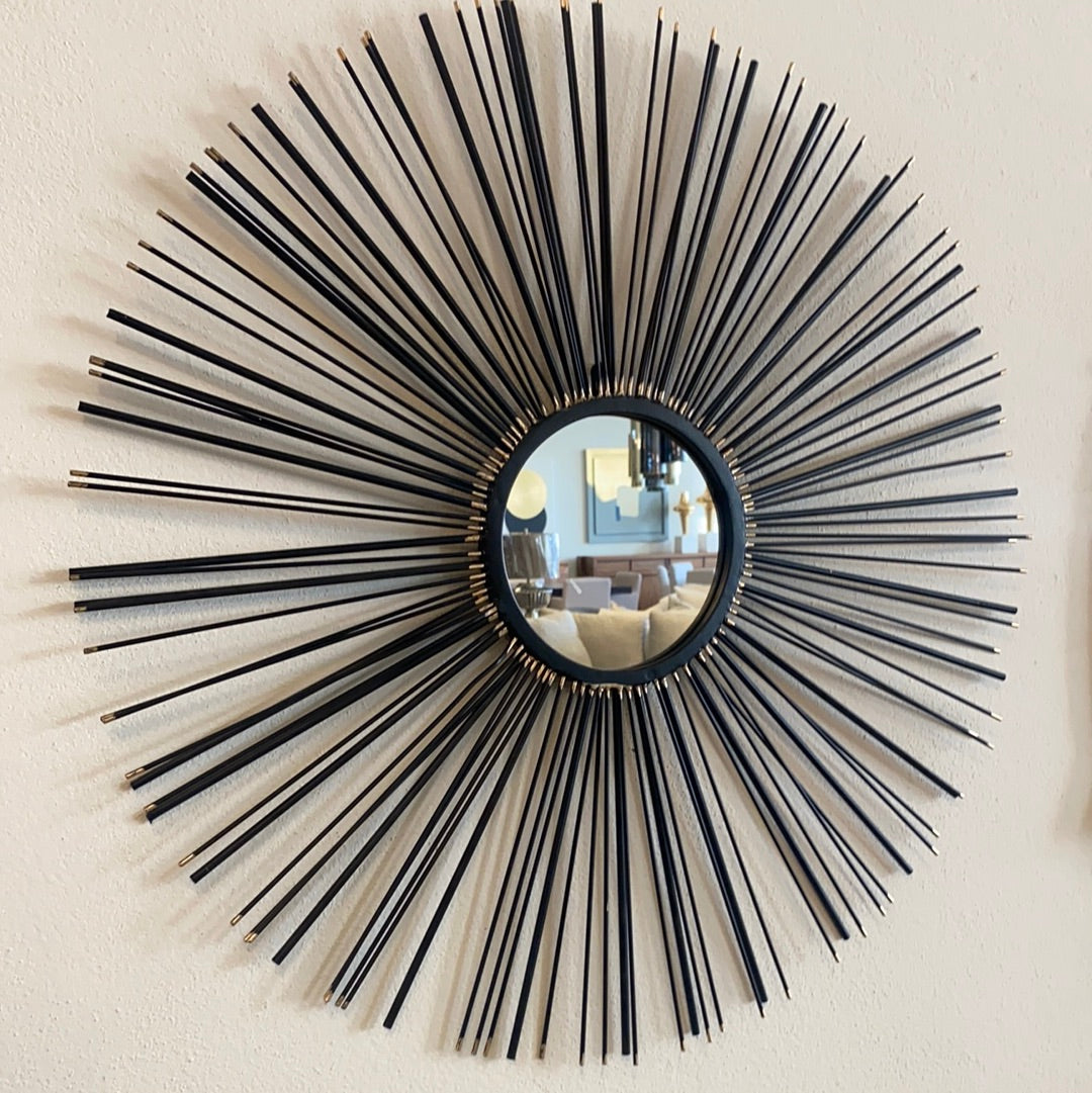 Espejo de pared con picos negros